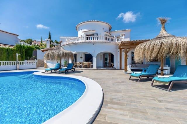 3 makuuhuone Huvila myytävänä paikassa Moraira, Teulada-Moraira mukana uima-altaan 
autotalli - 1 150 000 € (Ref: 9901381)