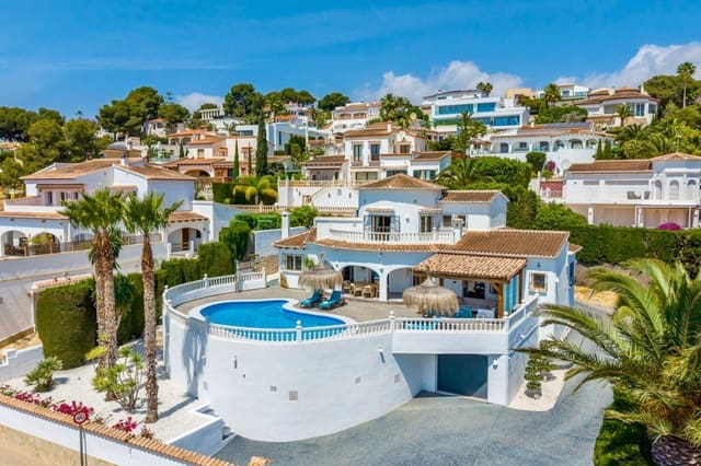 3 makuuhuone Huvila myytävänä paikassa Moraira, Teulada-Moraira mukana uima-altaan 
autotalli - 1 150 000 € (Ref: 9901381)