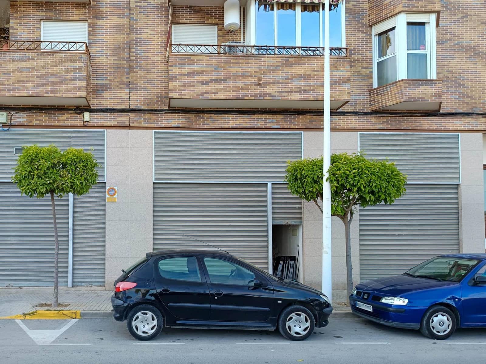 Commercial for sale in Crevillente / Crevillent - € 127,000 (Ref: 9901384)