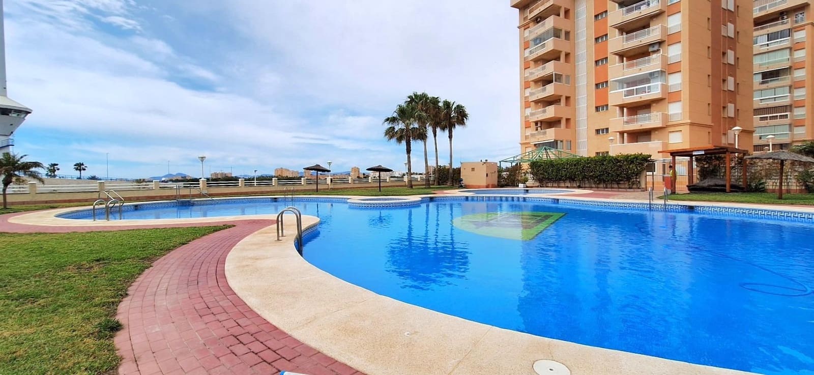 2 Zimmer Wohnung zu verkaufen in La Manga del Mar Menor mit Pool - 200.000 € (Ref: 9901422)
