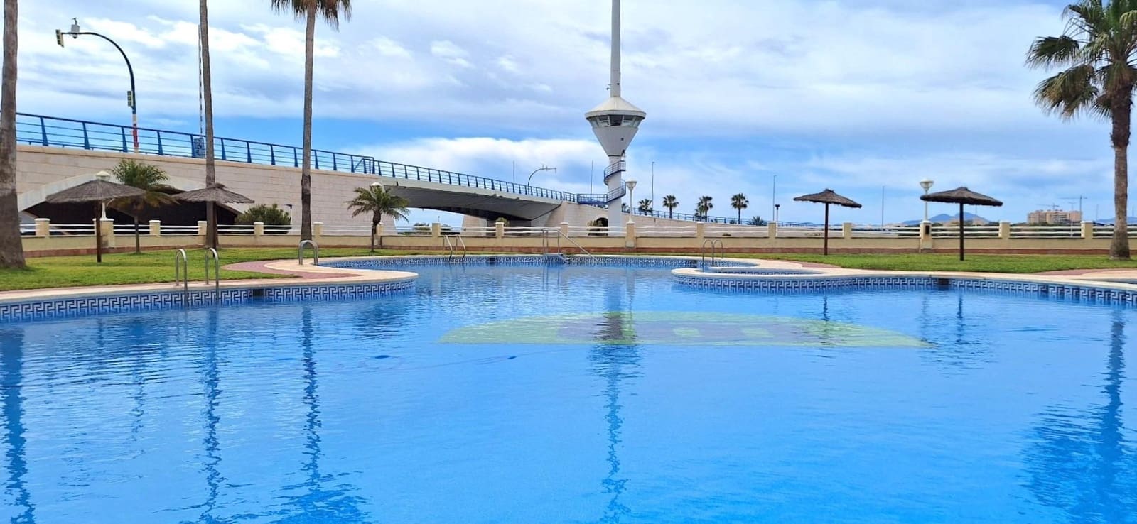 2 Zimmer Wohnung zu verkaufen in La Manga del Mar Menor mit Pool - 200.000 € (Ref: 9901422)