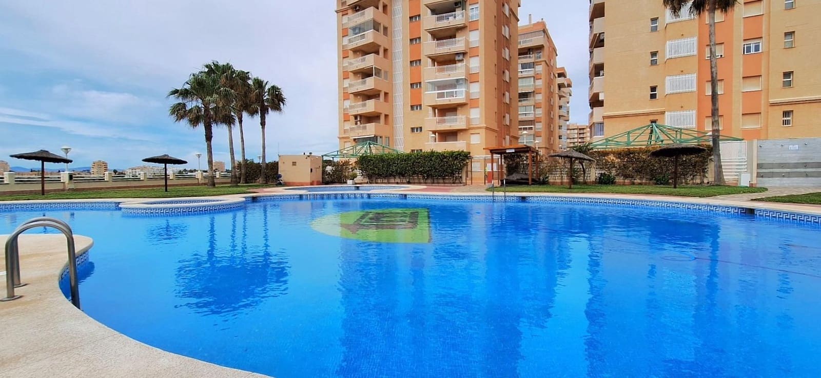 2 Zimmer Wohnung zu verkaufen in La Manga del Mar Menor mit Pool - 200.000 € (Ref: 9901422)