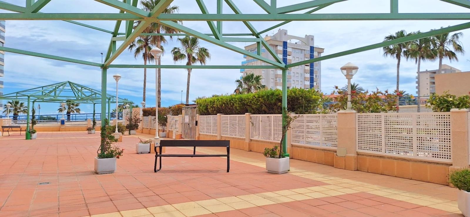 2 Zimmer Wohnung zu verkaufen in La Manga del Mar Menor mit Pool - 200.000 € (Ref: 9901422)