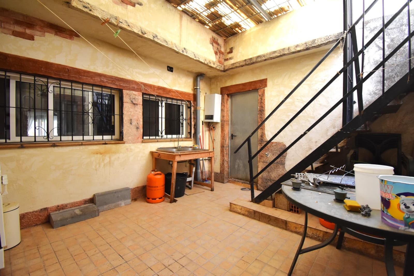 4 bedroom Townhouse for sale in La Palma with garage - € 120,000 (Ref: 9901424)