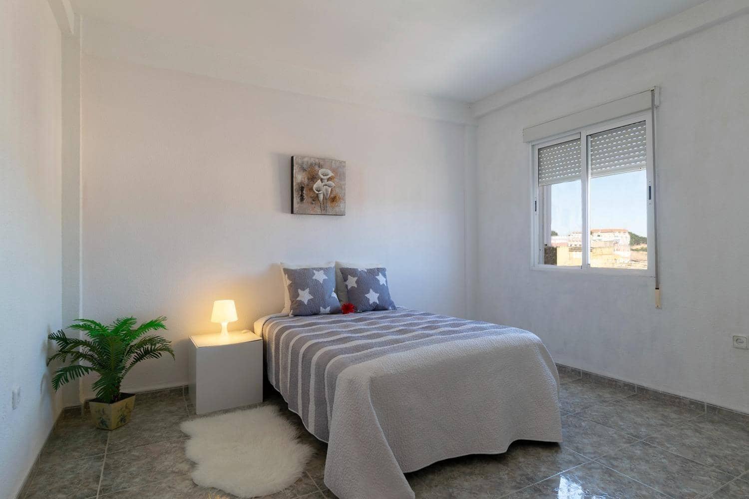 Piso de 3 habitaciones en Alumbres en venta - 120.000 € (Ref: 9901434)