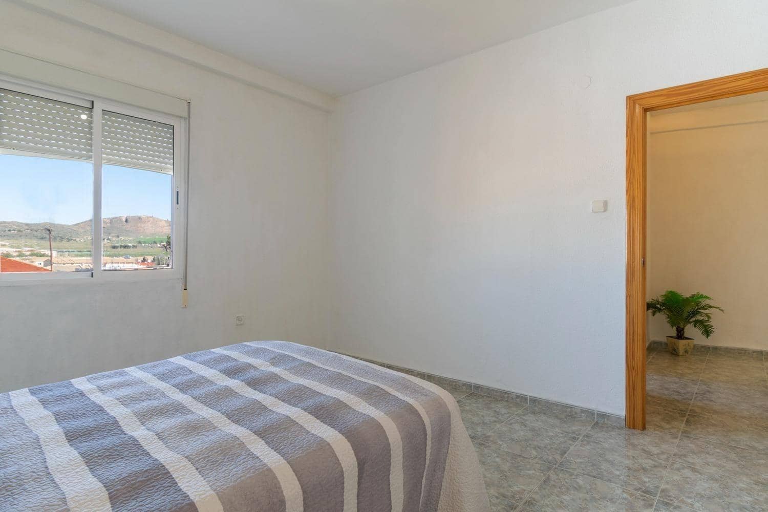 Piso de 3 habitaciones en Alumbres en venta - 120.000 € (Ref: 9901434)
