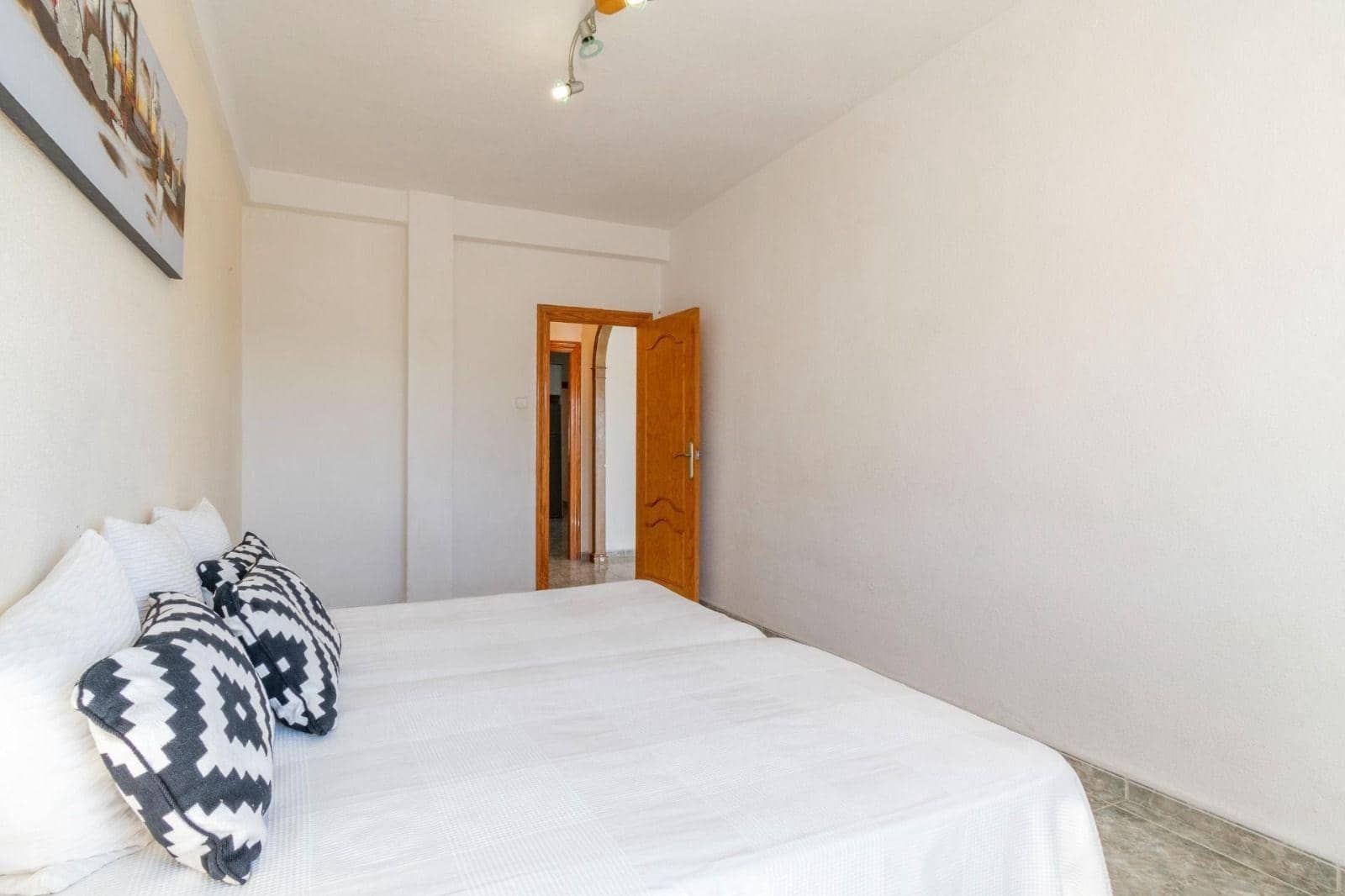 Piso de 3 habitaciones en Alumbres en venta - 120.000 € (Ref: 9901434)