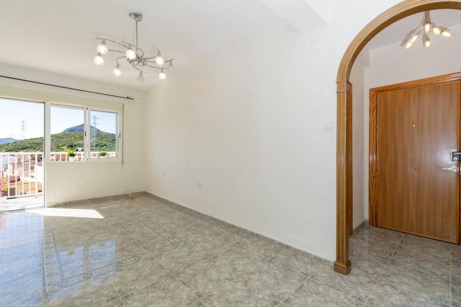 Piso de 3 habitaciones en Alumbres en venta - 120.000 € (Ref: 9901434)