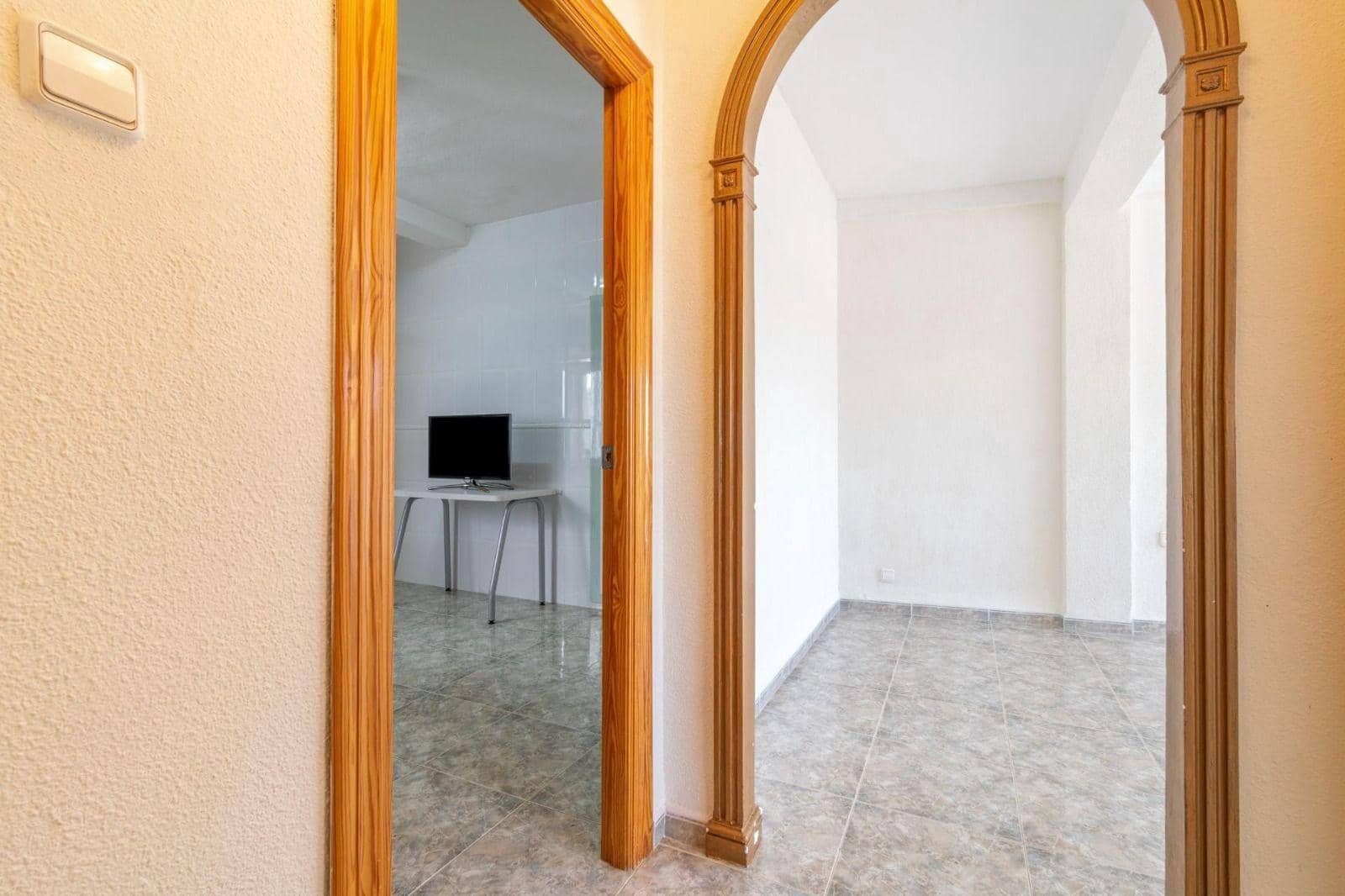 Piso de 3 habitaciones en Alumbres en venta - 120.000 € (Ref: 9901434)