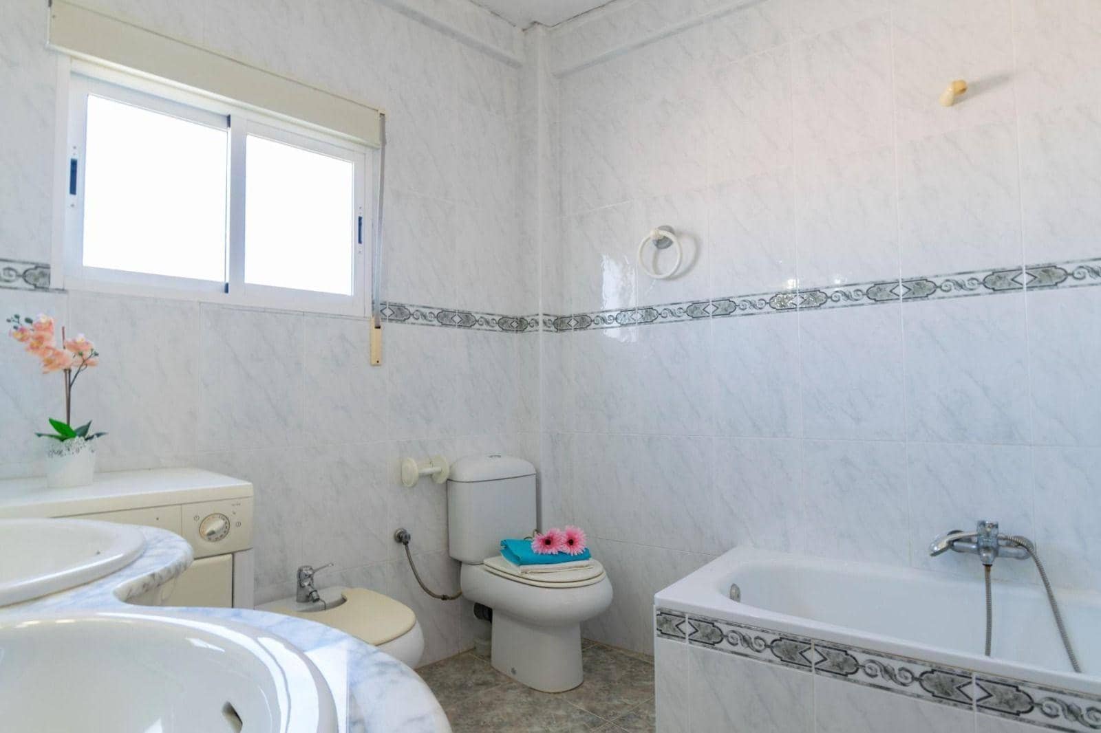 Piso de 3 habitaciones en Alumbres en venta - 120.000 € (Ref: 9901434)