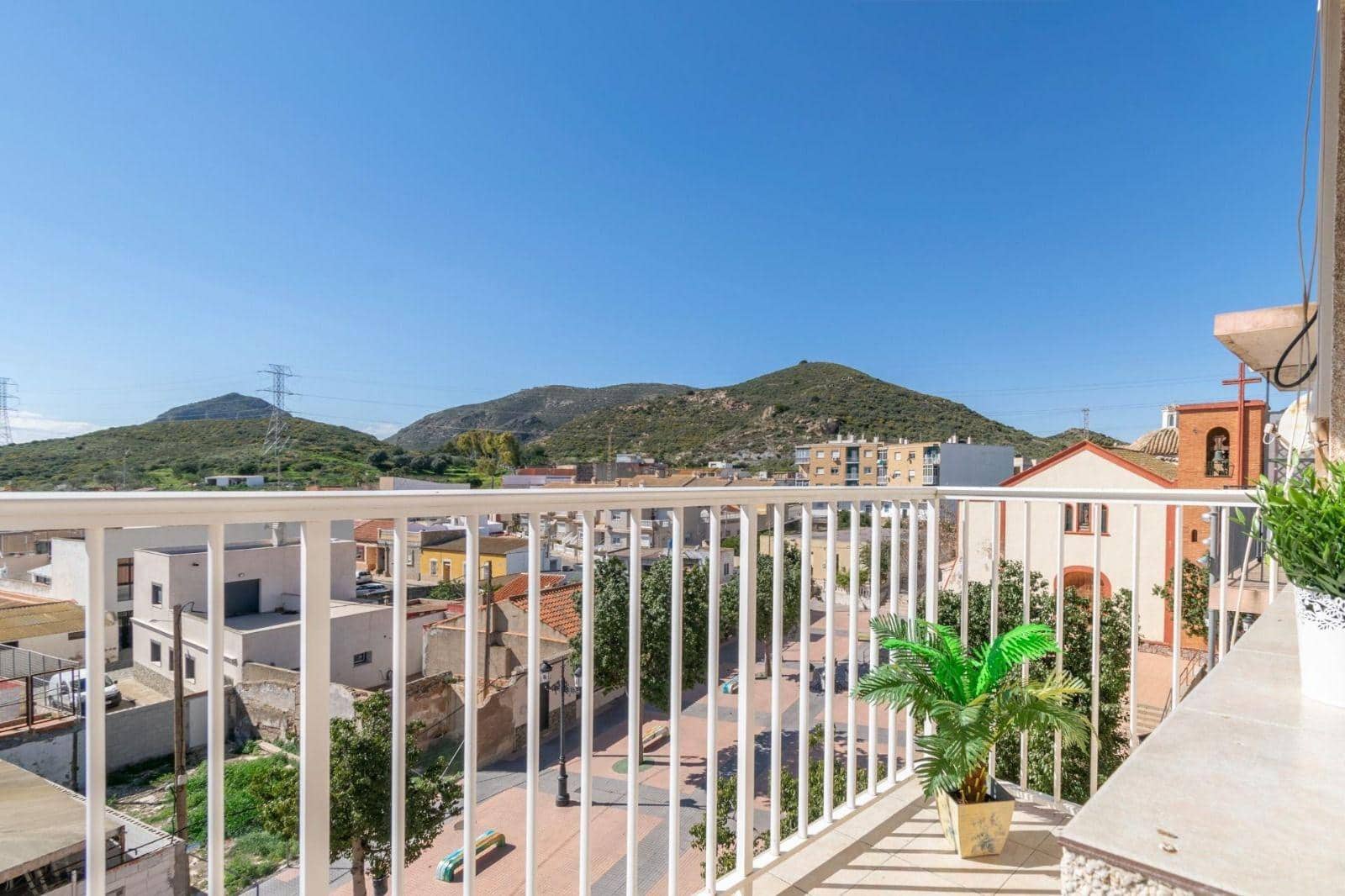 Piso de 3 habitaciones en Alumbres en venta - 120.000 € (Ref: 9901434)
