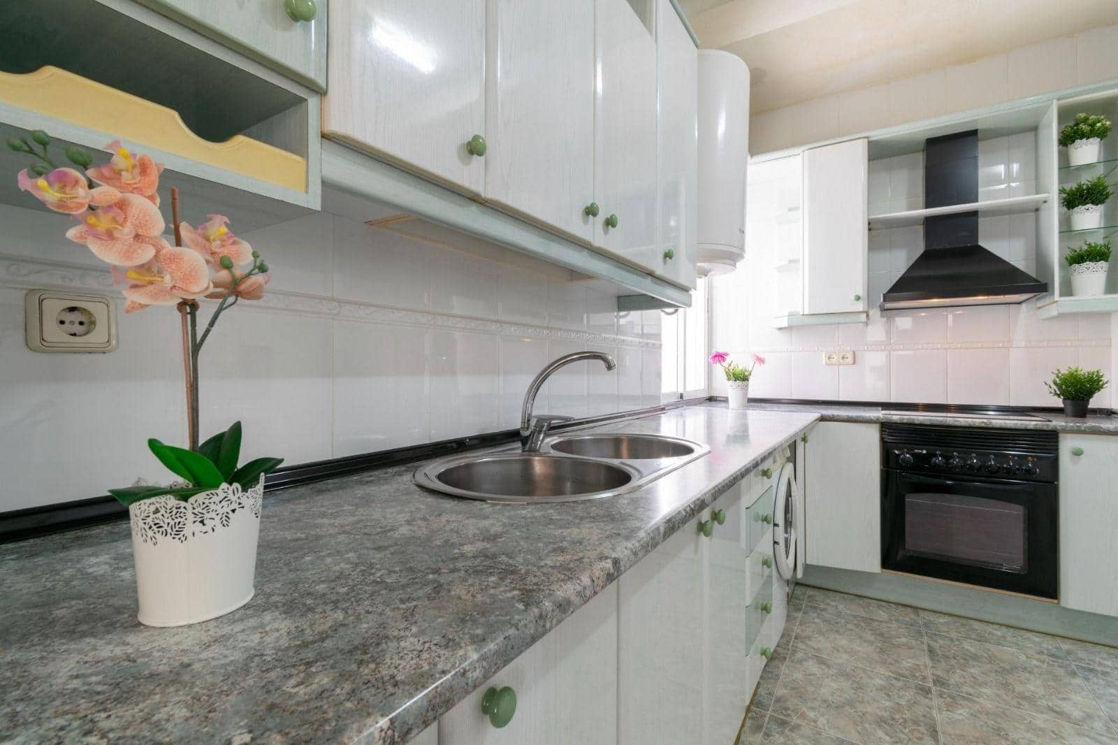 Piso de 3 habitaciones en Alumbres en venta - 120.000 € (Ref: 9901434)