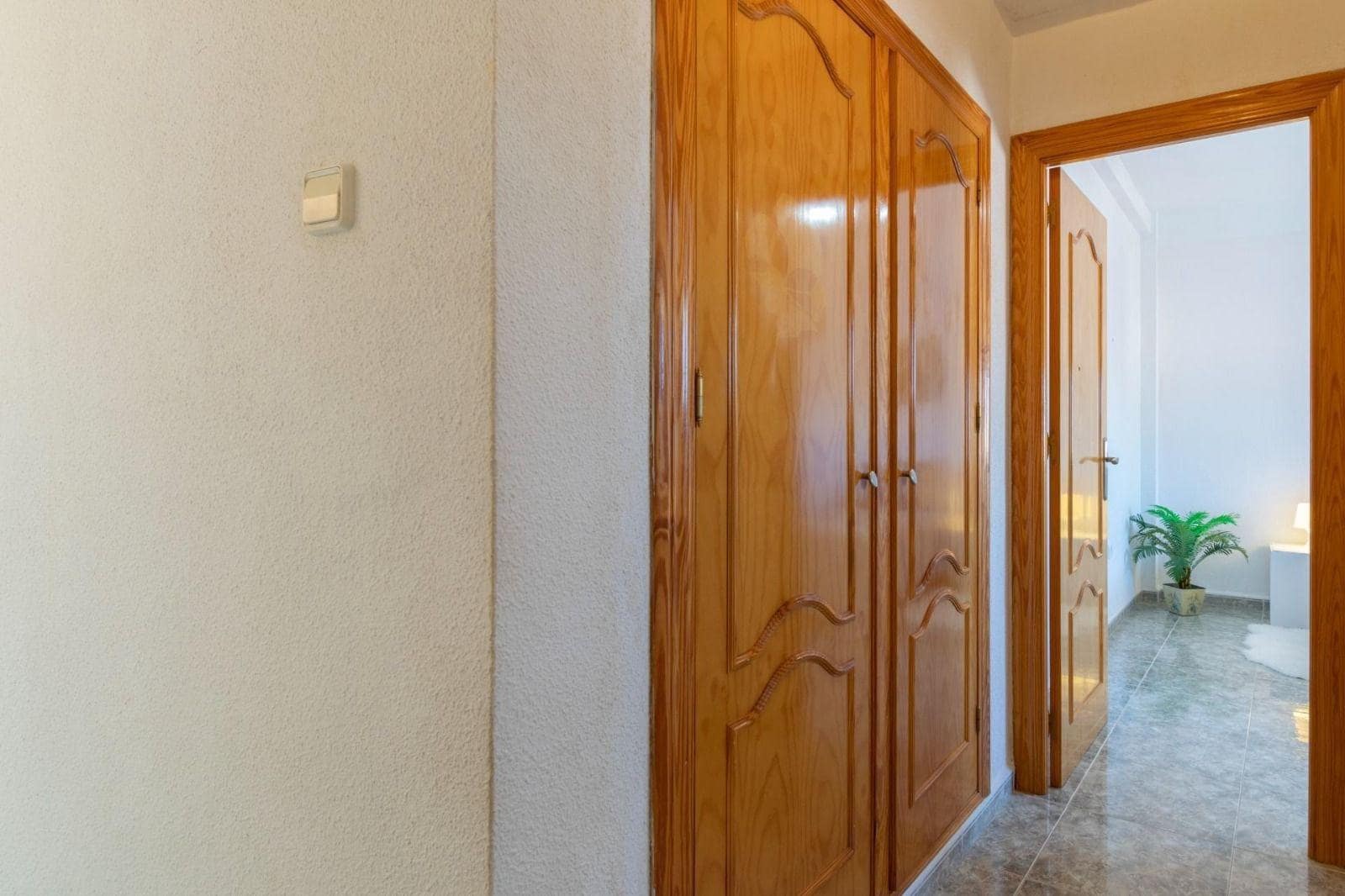Piso de 3 habitaciones en Alumbres en venta - 120.000 € (Ref: 9901434)