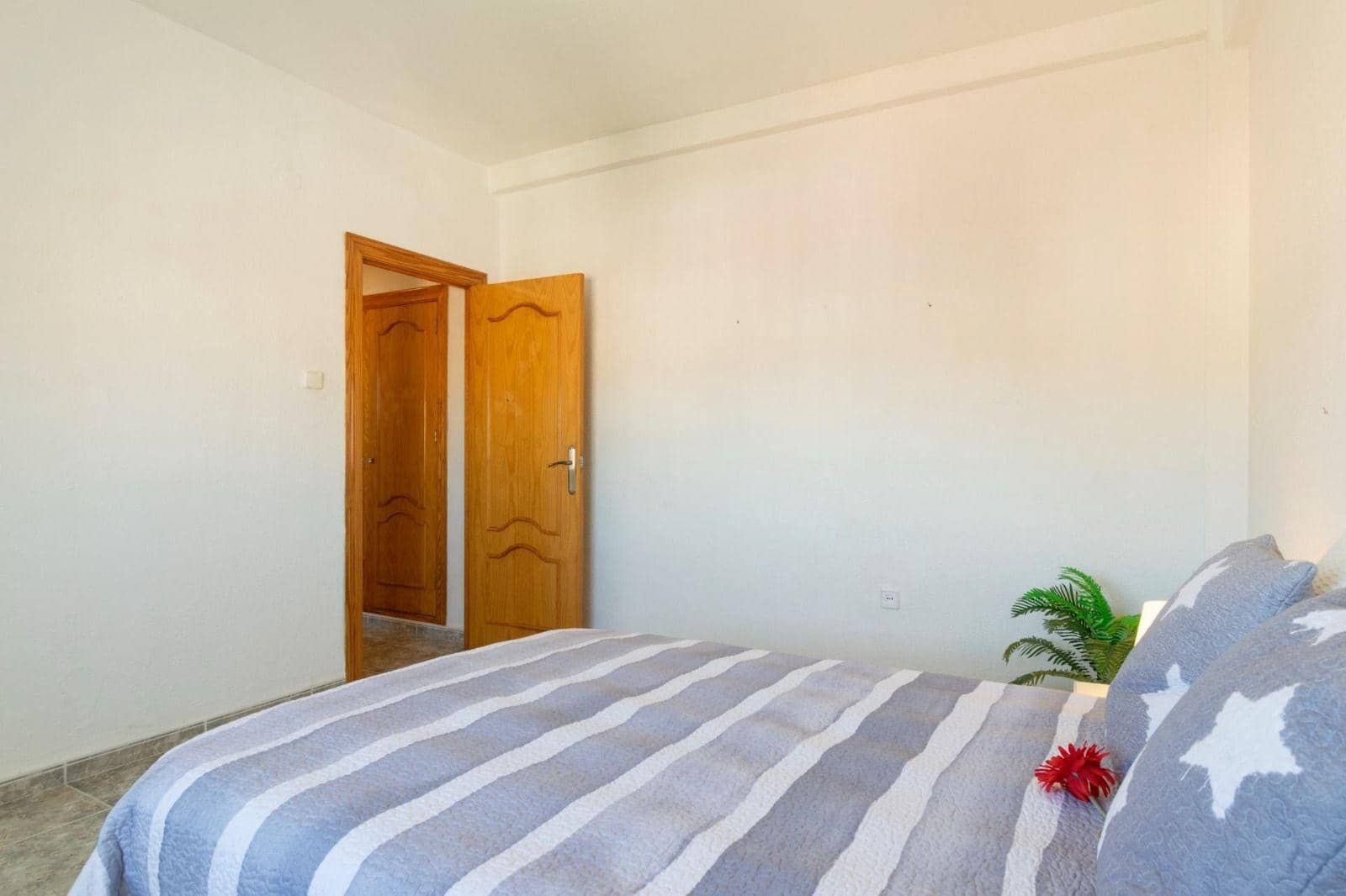 Piso de 3 habitaciones en Alumbres en venta - 120.000 € (Ref: 9901434)