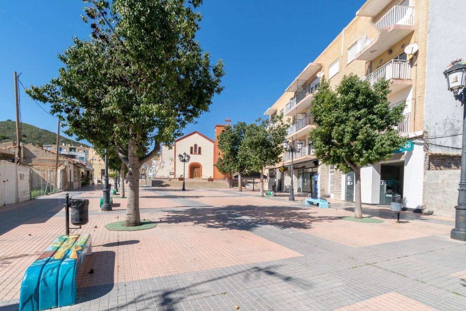 Piso de 3 habitaciones en Alumbres en venta - 120.000 € (Ref: 9901434)