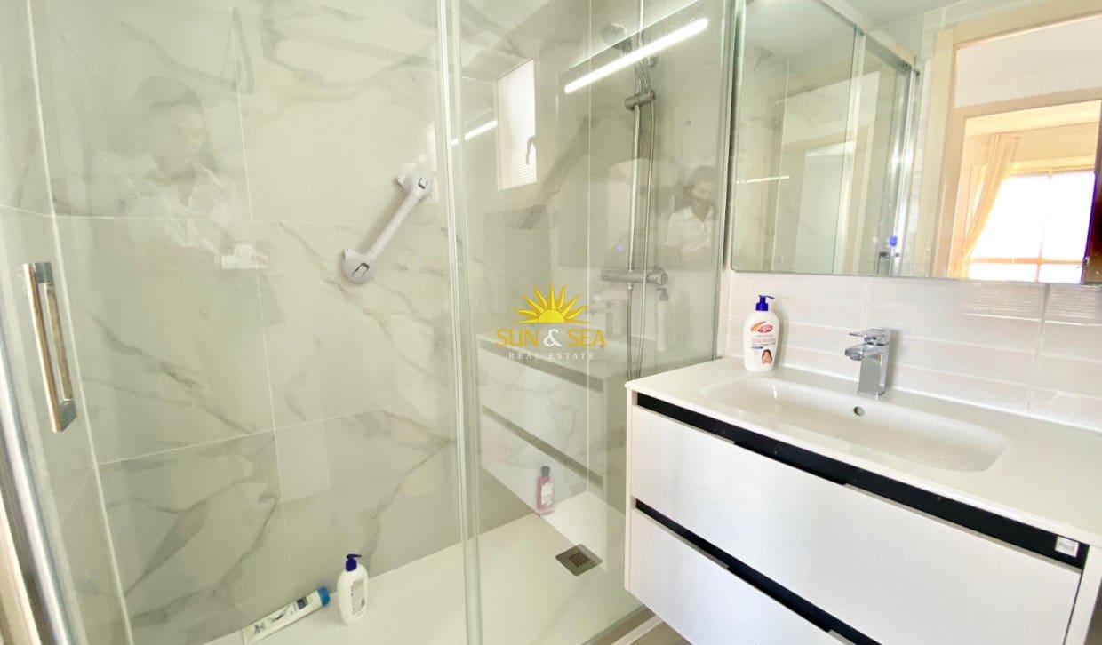 2 Zimmer Ferienapartment in Alicante / Alacant Stadt mit Pool Garage - 2.000 € (Ref: 10000953)