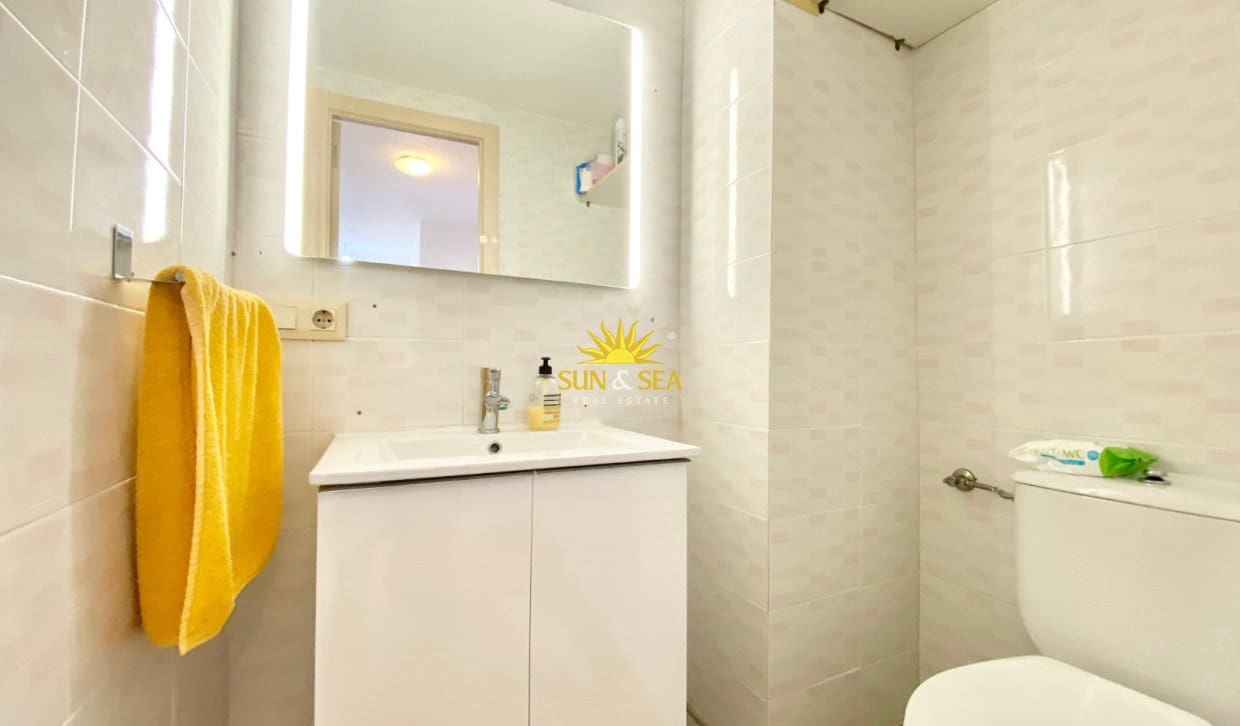 2 Zimmer Ferienapartment in Alicante / Alacant Stadt mit Pool Garage - 2.000 € (Ref: 10000953)