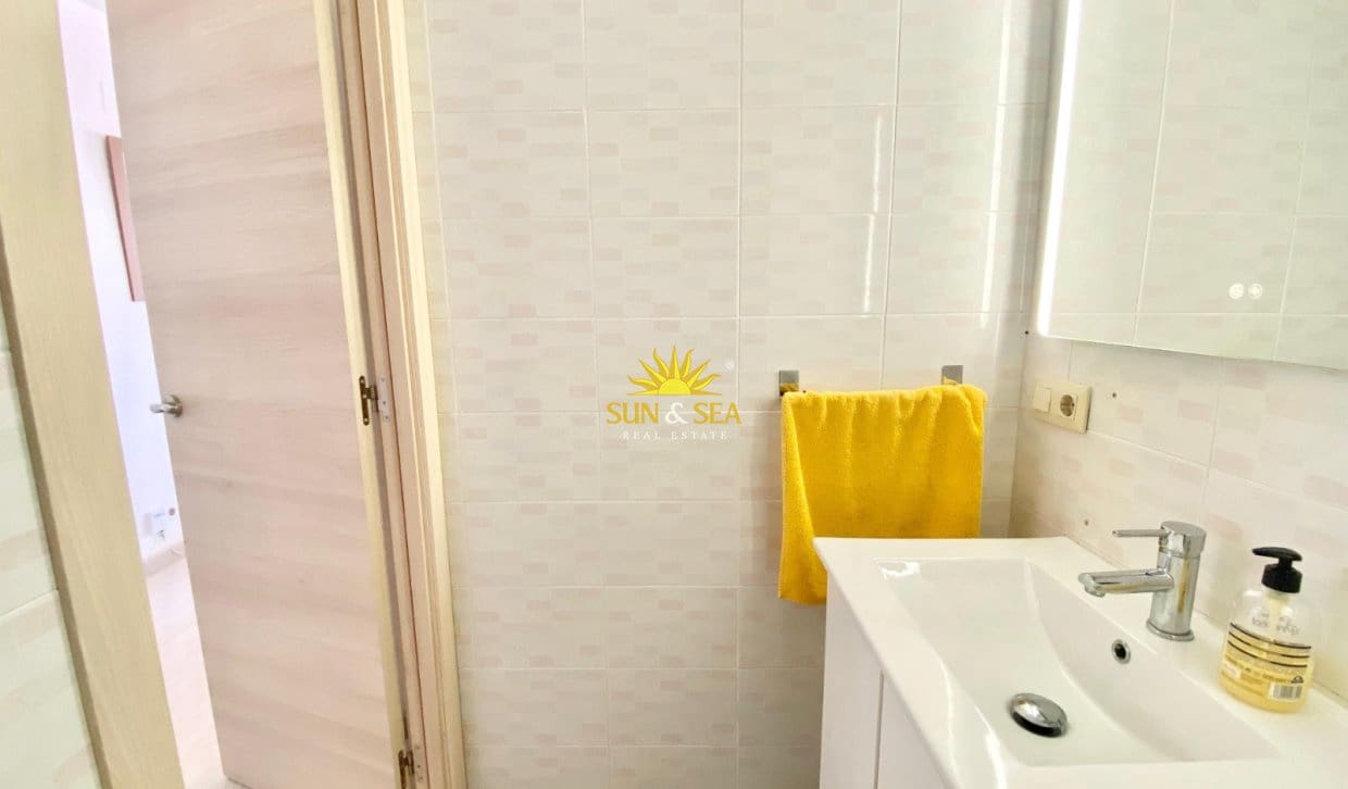 2 Zimmer Ferienapartment in Alicante / Alacant Stadt mit Pool Garage - 2.000 € (Ref: 10000953)