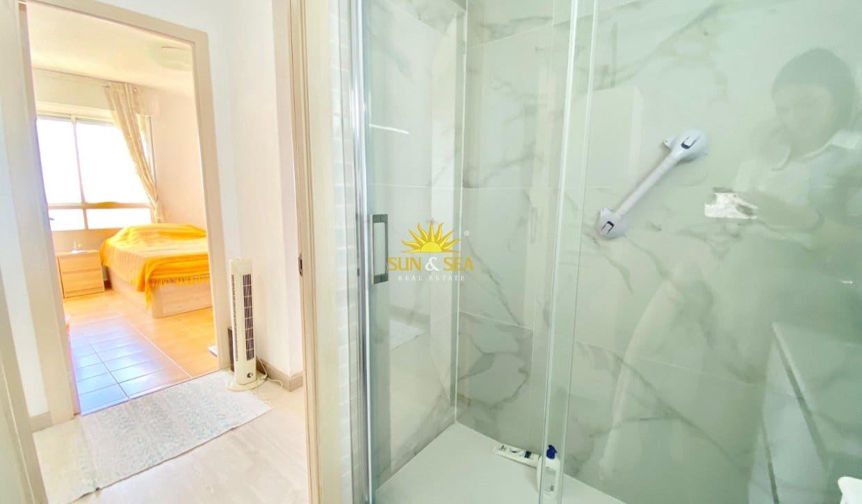 2 Zimmer Ferienapartment in Alicante / Alacant Stadt mit Pool Garage - 2.000 € (Ref: 10000953)