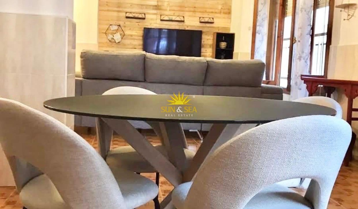 2 Zimmer Ferienapartment in Torrevieja mit Garage - 800 € (Ref: 10000954)