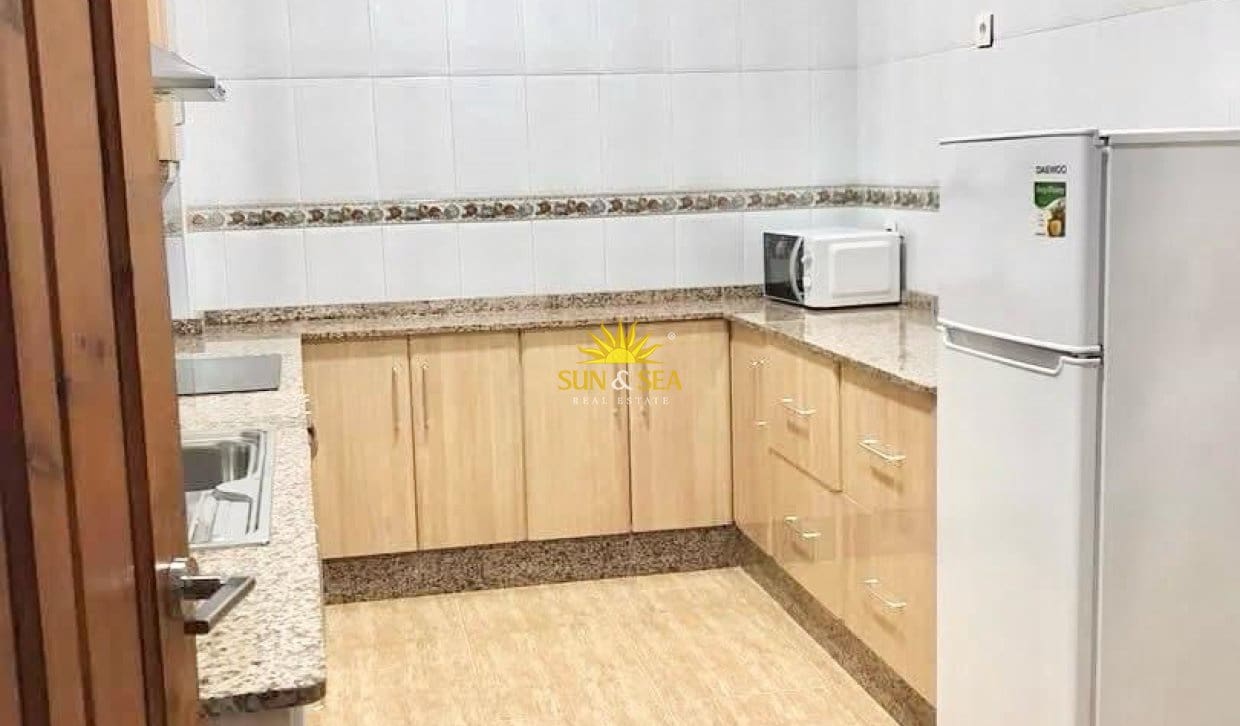 2 Zimmer Ferienapartment in Torrevieja mit Garage - 800 € (Ref: 10000954)