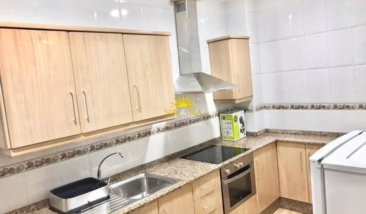 2 Zimmer Ferienapartment in Torrevieja mit Garage - 800 € (Ref: 10000954)