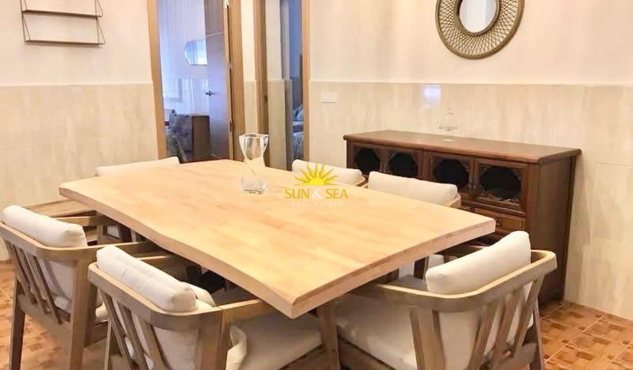 2 Zimmer Ferienapartment in Torrevieja mit Garage - 800 € (Ref: 10000954)