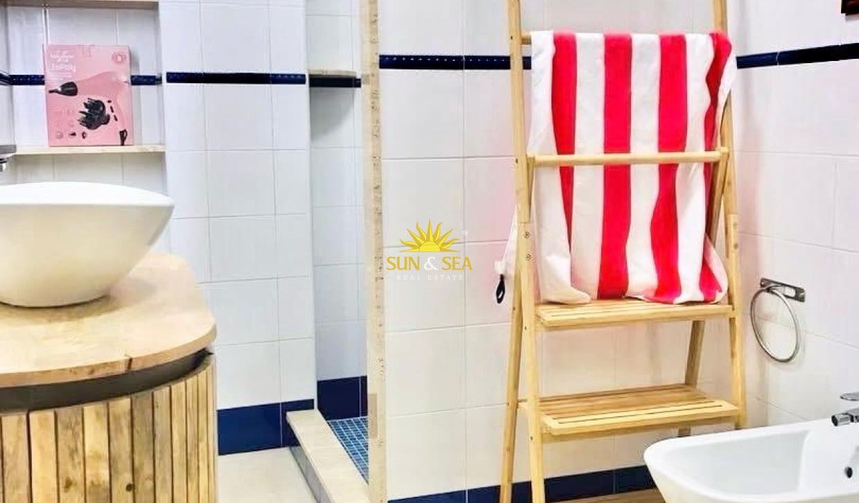 2 Zimmer Ferienapartment in Torrevieja mit Garage - 800 € (Ref: 10000954)