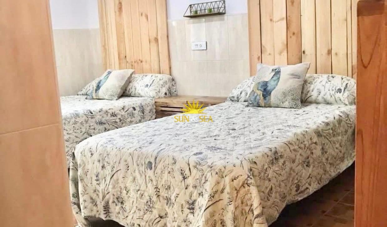 2 Zimmer Ferienapartment in Torrevieja mit Garage - 800 € (Ref: 10000954)
