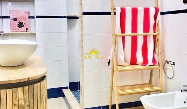 2 camera da letto Appartamento da affitare come casa vacanza in Las Piscinas Naturales, Torrevieja con garage - 800 € (Rif: 10000954)