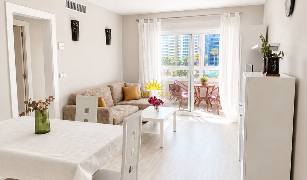 Appartement de 2 chambres à louer à Torrevieja avec piscine - 1 100 € (Ref: 10000955)