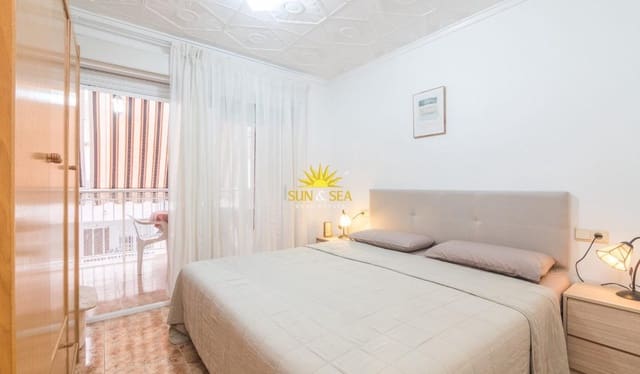   3 soveværelse   ferieLejlighed i Las Piscinas Naturales, Torrevieja med   garage  - € 900 (Ref: 10000956)