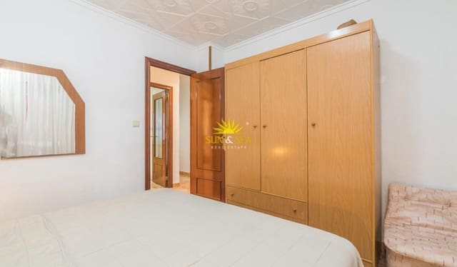   3 soveværelse   ferieLejlighed i Las Piscinas Naturales, Torrevieja med   garage  - € 900 (Ref: 10000956)