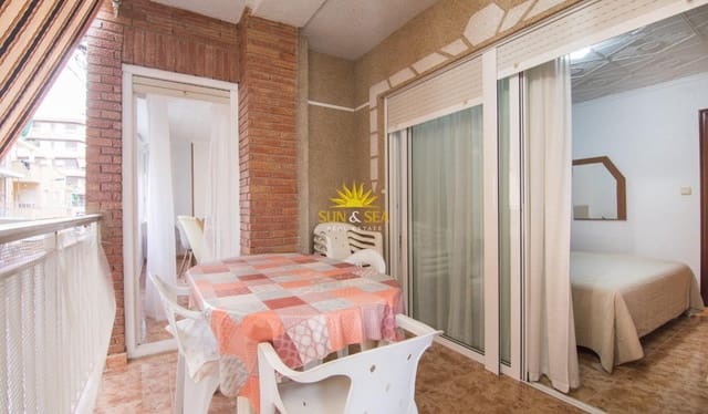   3 soveværelse   ferieLejlighed i Las Piscinas Naturales, Torrevieja med   garage  - € 900 (Ref: 10000956)