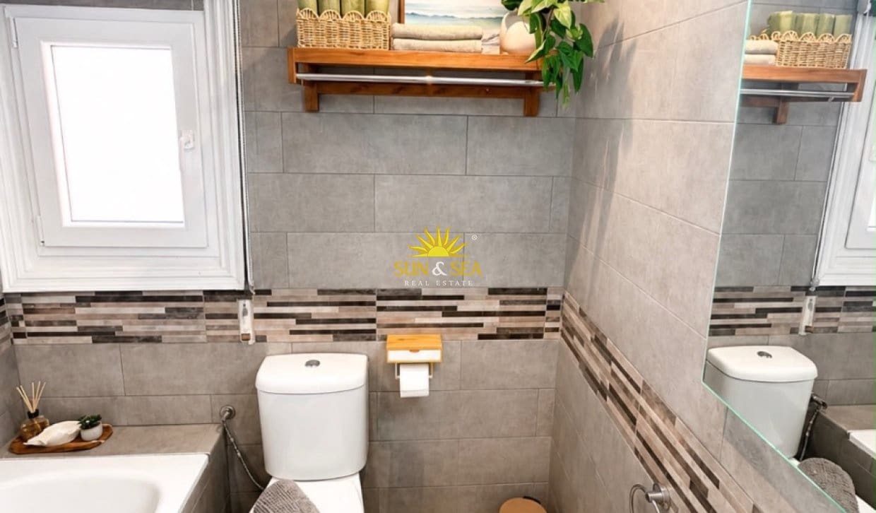 2 quarto Apartamento para arrendar em Torrevieja - 900 € (Ref: 10001168)