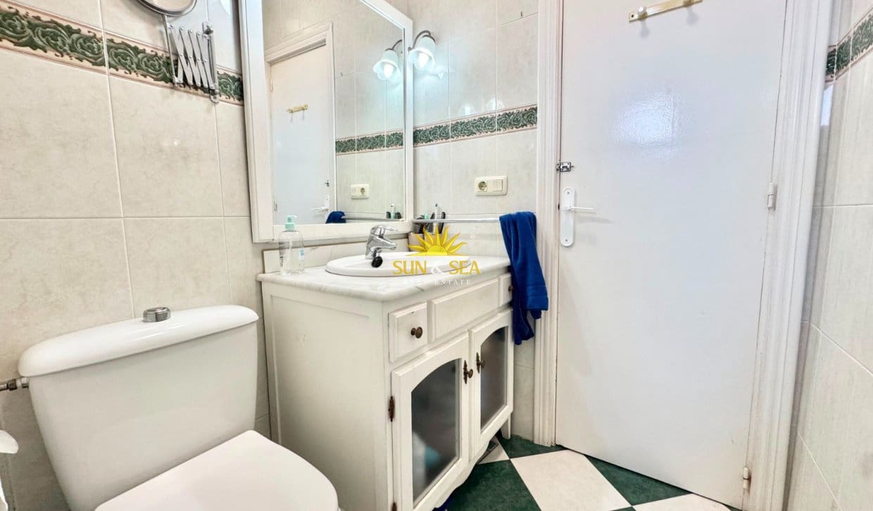 3 slaapkamer Appartement voor vakantieverhuur in Torrevieja met zwembad - € 700 (Ref: 10004724)
