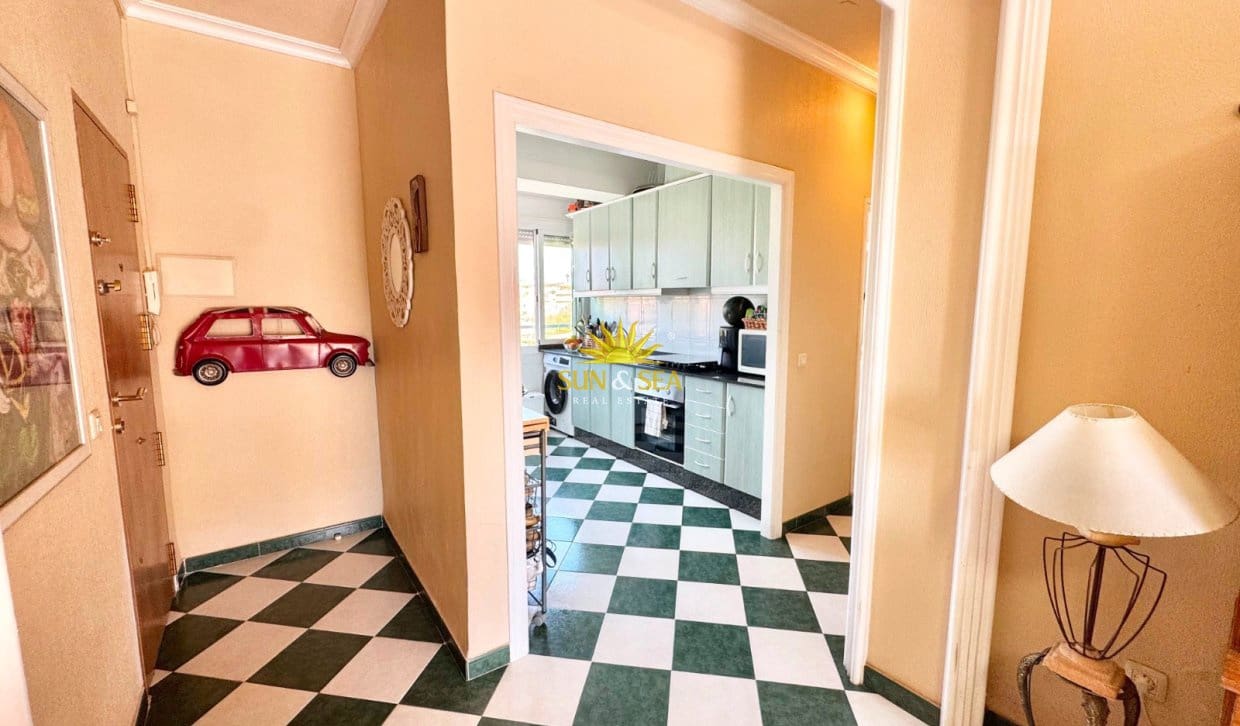 3 slaapkamer Appartement voor vakantieverhuur in Torrevieja met zwembad - € 700 (Ref: 10004724)