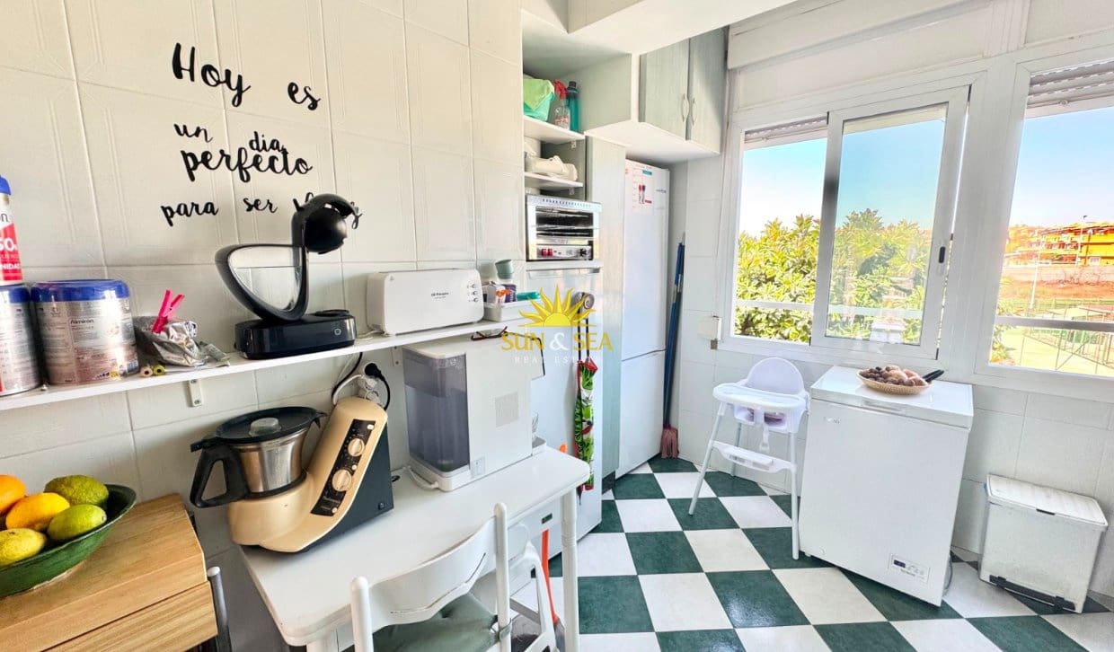 3 slaapkamer Appartement voor vakantieverhuur in Torrevieja met zwembad - € 700 (Ref: 10004724)