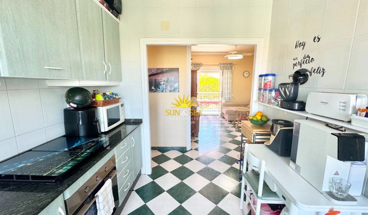 3 slaapkamer Appartement voor vakantieverhuur in Torrevieja met zwembad - € 700 (Ref: 10004724)