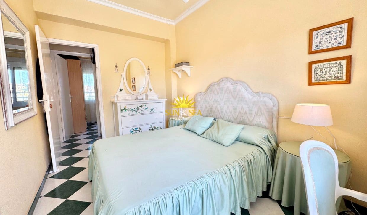 3 slaapkamer Appartement voor vakantieverhuur in Torrevieja met zwembad - € 700 (Ref: 10004724)