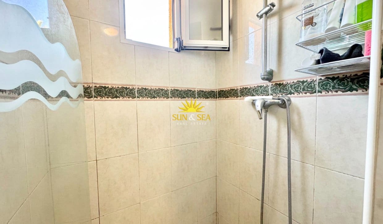 3 slaapkamer Appartement voor vakantieverhuur in Torrevieja met zwembad - € 700 (Ref: 10004724)
