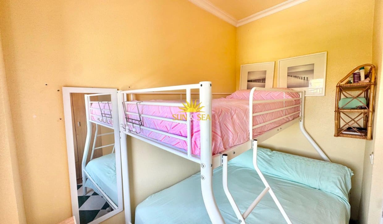 3 slaapkamer Appartement voor vakantieverhuur in Torrevieja met zwembad - € 700 (Ref: 10004724)