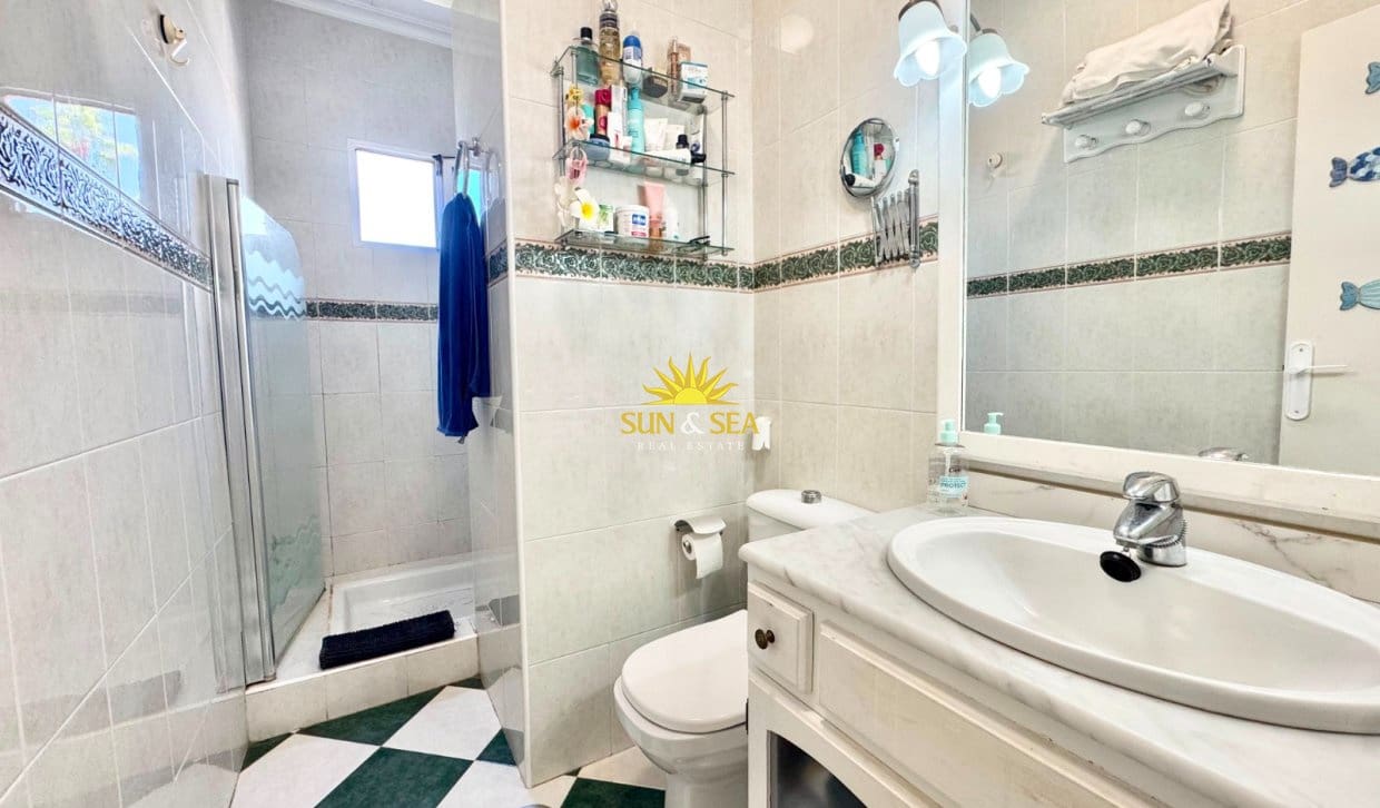 3 slaapkamer Appartement voor vakantieverhuur in Torrevieja met zwembad - € 700 (Ref: 10004724)