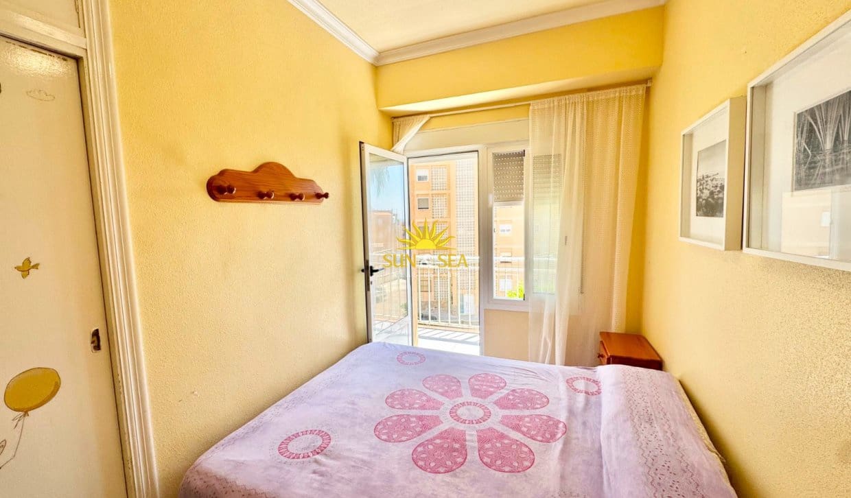 3 slaapkamer Appartement voor vakantieverhuur in Torrevieja met zwembad - € 700 (Ref: 10004724)