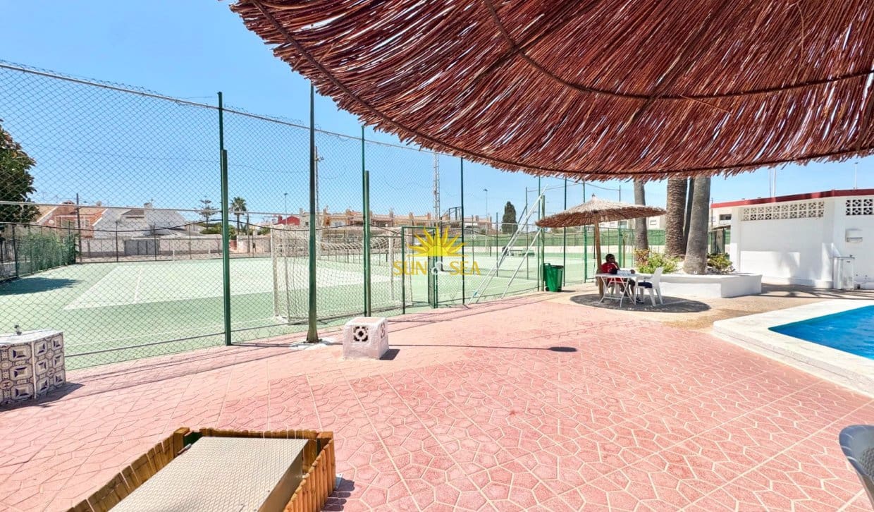 3 slaapkamer Appartement voor vakantieverhuur in Torrevieja met zwembad - € 700 (Ref: 10004724)