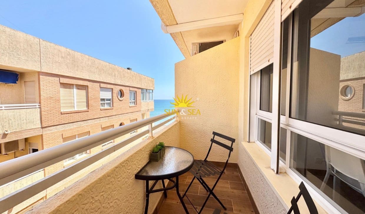 2 quarto Apartamento para arrendar em Guardamar del Segura - 1 000 € (Ref: 10004725)