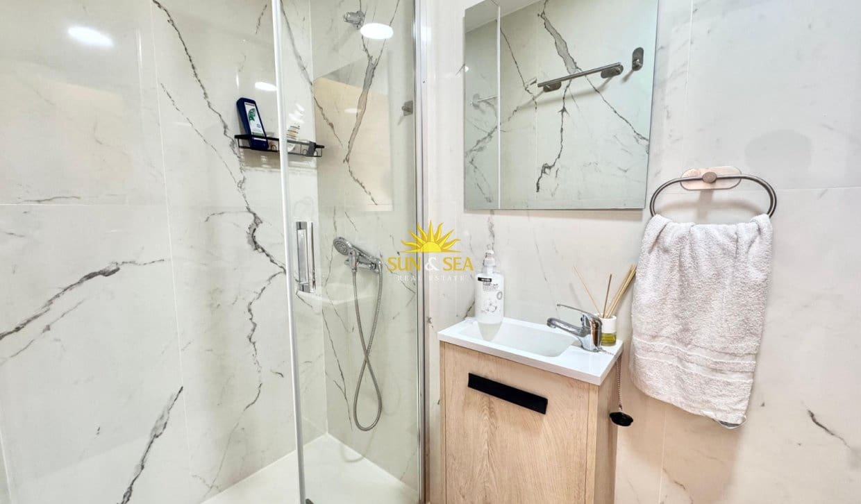 2 quarto Apartamento para arrendar em Guardamar del Segura - 1 000 € (Ref: 10004725)