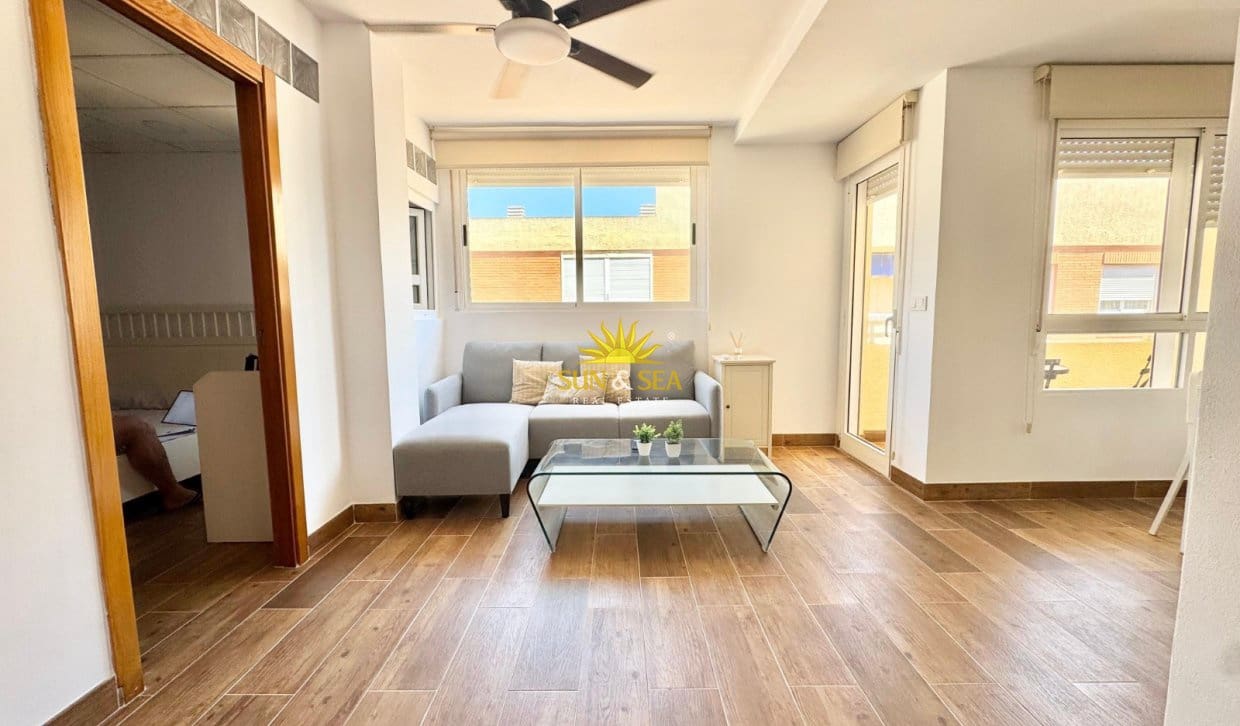 2 quarto Apartamento para arrendar em Guardamar del Segura - 1 000 € (Ref: 10004725)
