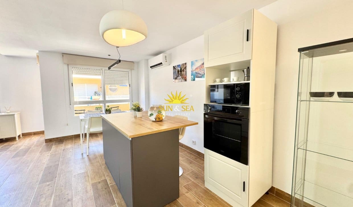 2 quarto Apartamento para arrendar em Guardamar del Segura - 1 000 € (Ref: 10004725)