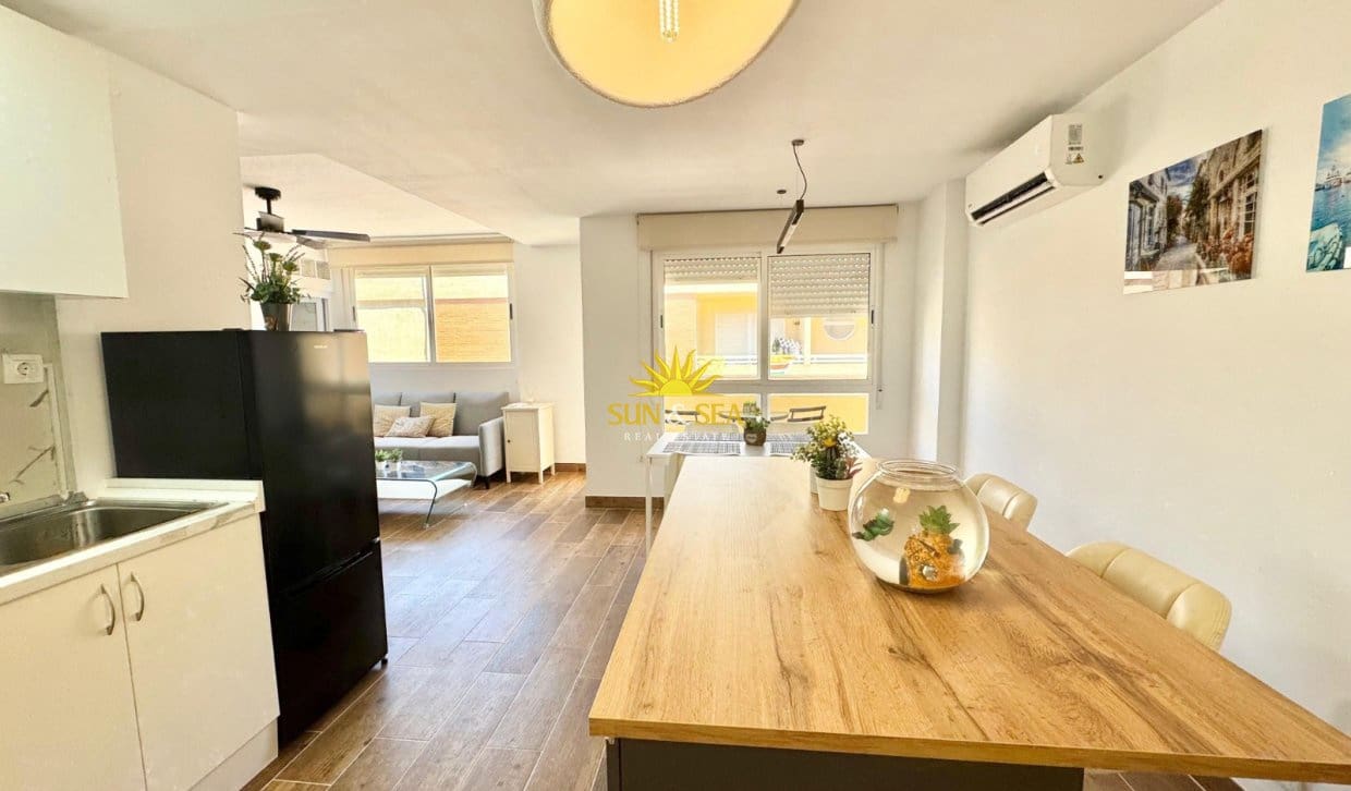2 quarto Apartamento para arrendar em Guardamar del Segura - 1 000 € (Ref: 10004725)